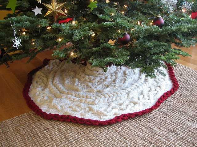 Knit christmas tree skirt pattern