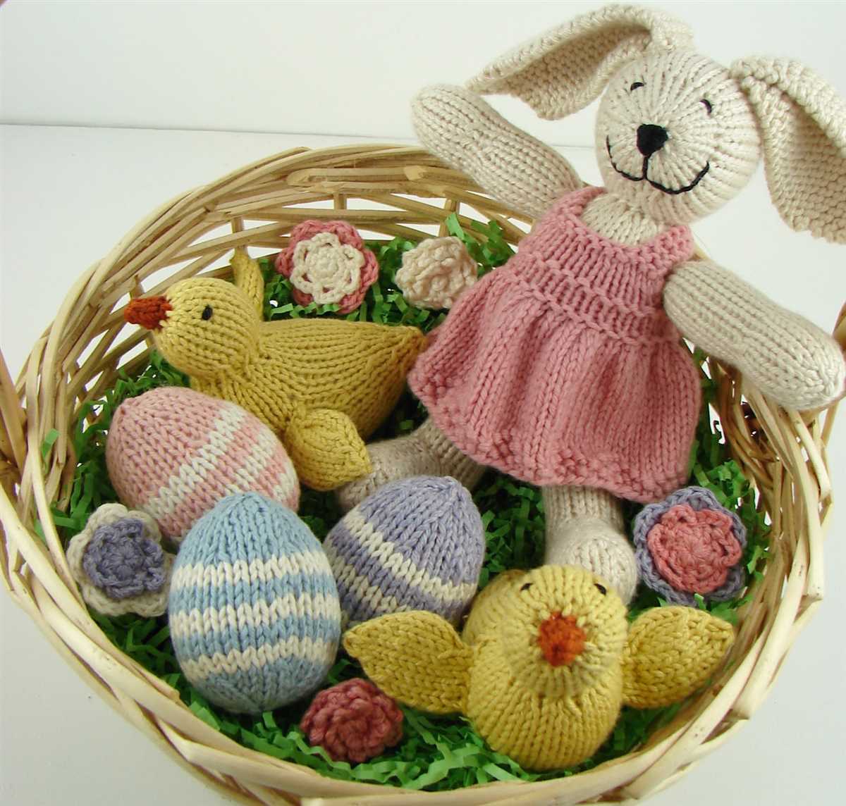 Create your own adorable knitted Easter chick with this easy pattern Knit easter chick knitting pattern