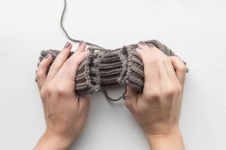 Knit headband with twist pattern