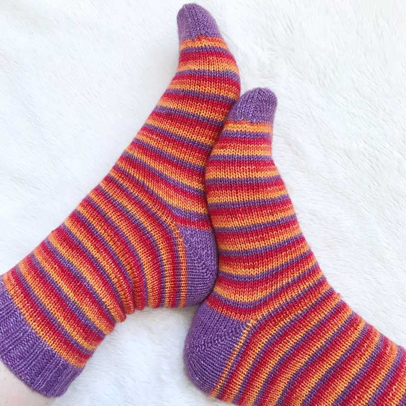 Knit socks in the round pattern