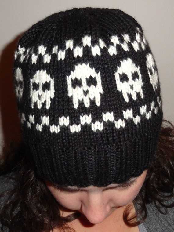 Knit hat with skull pattern
