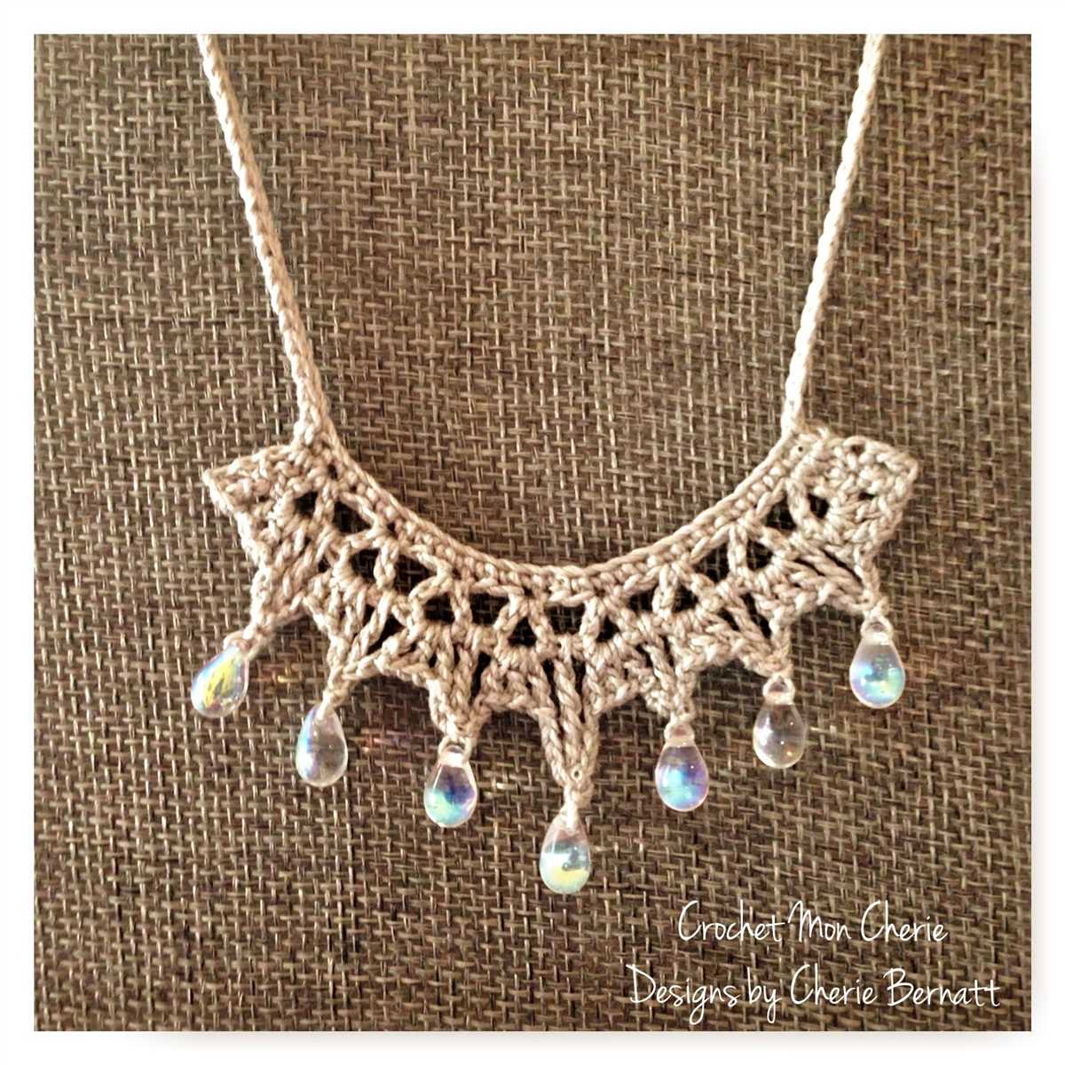 Create a Unique Knit Necklace with this Easy-to-Follow Pattern Knit necklace pattern