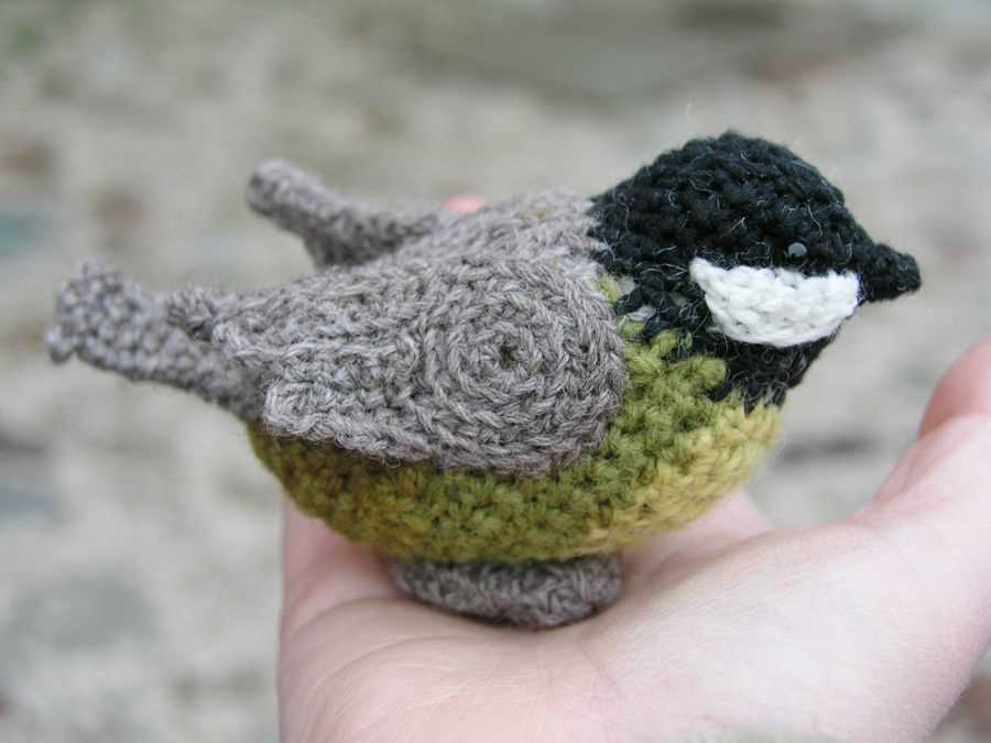 Knitted bird pattern