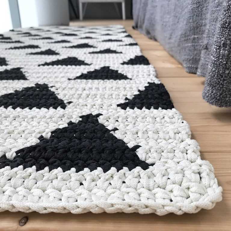 Knitted carpet patterns