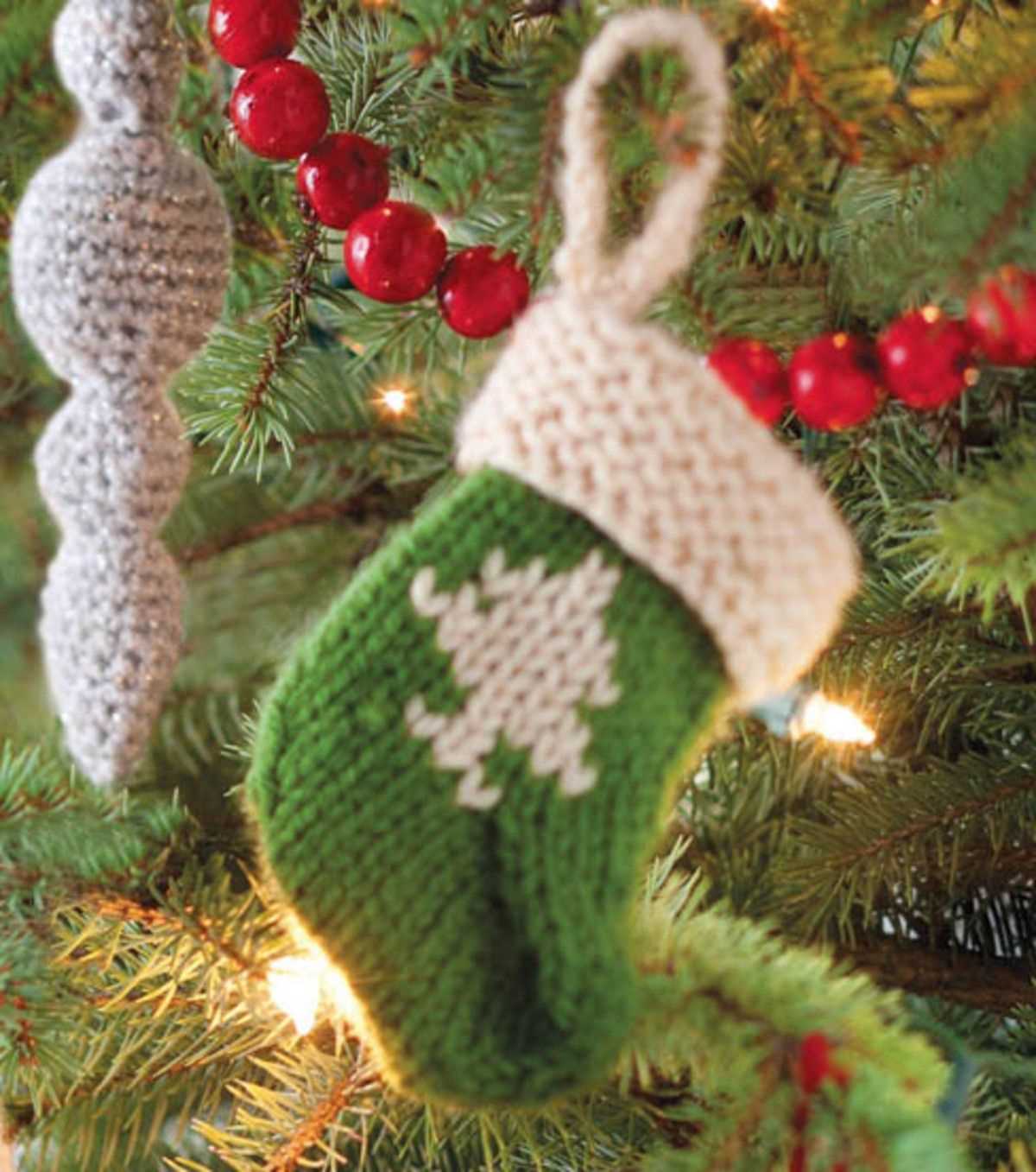 Knitted christmas tree ornament pattern