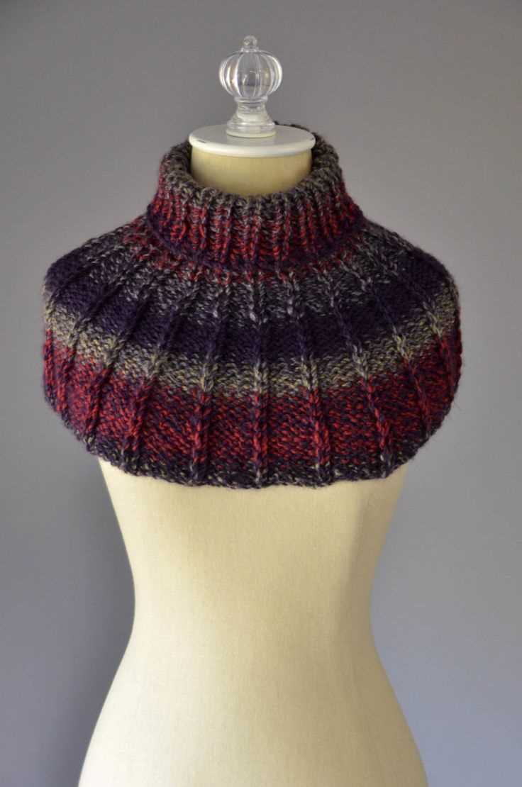 Knitted cowl in the round pattern