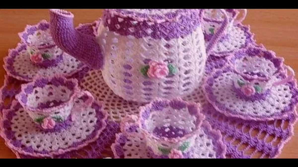 Knitted cup and saucer pattern