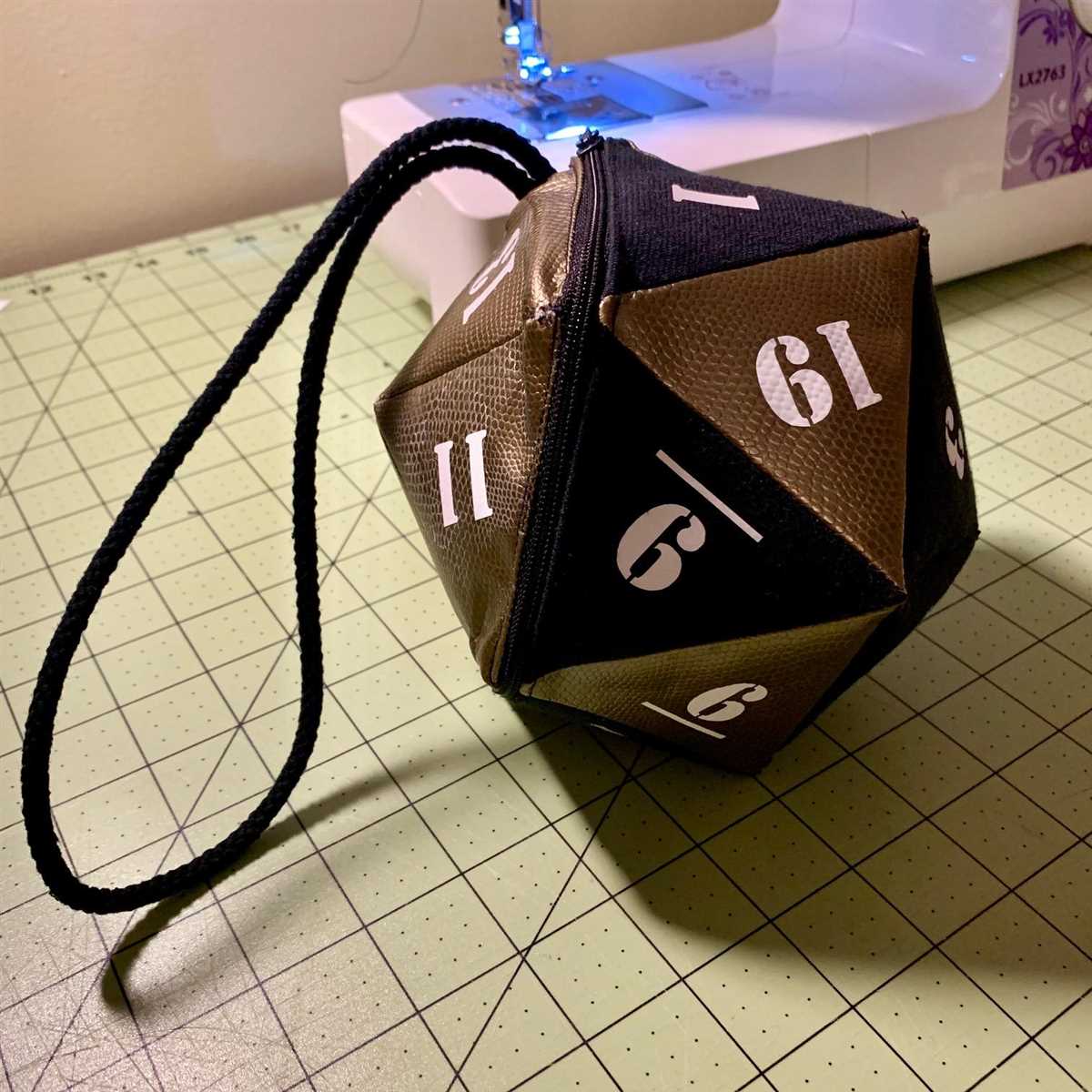 Knitted dice bag pattern