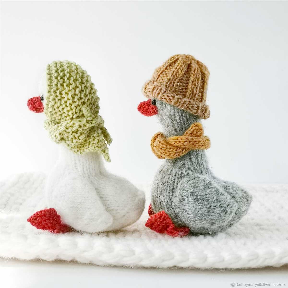 Knitted duck feet pattern