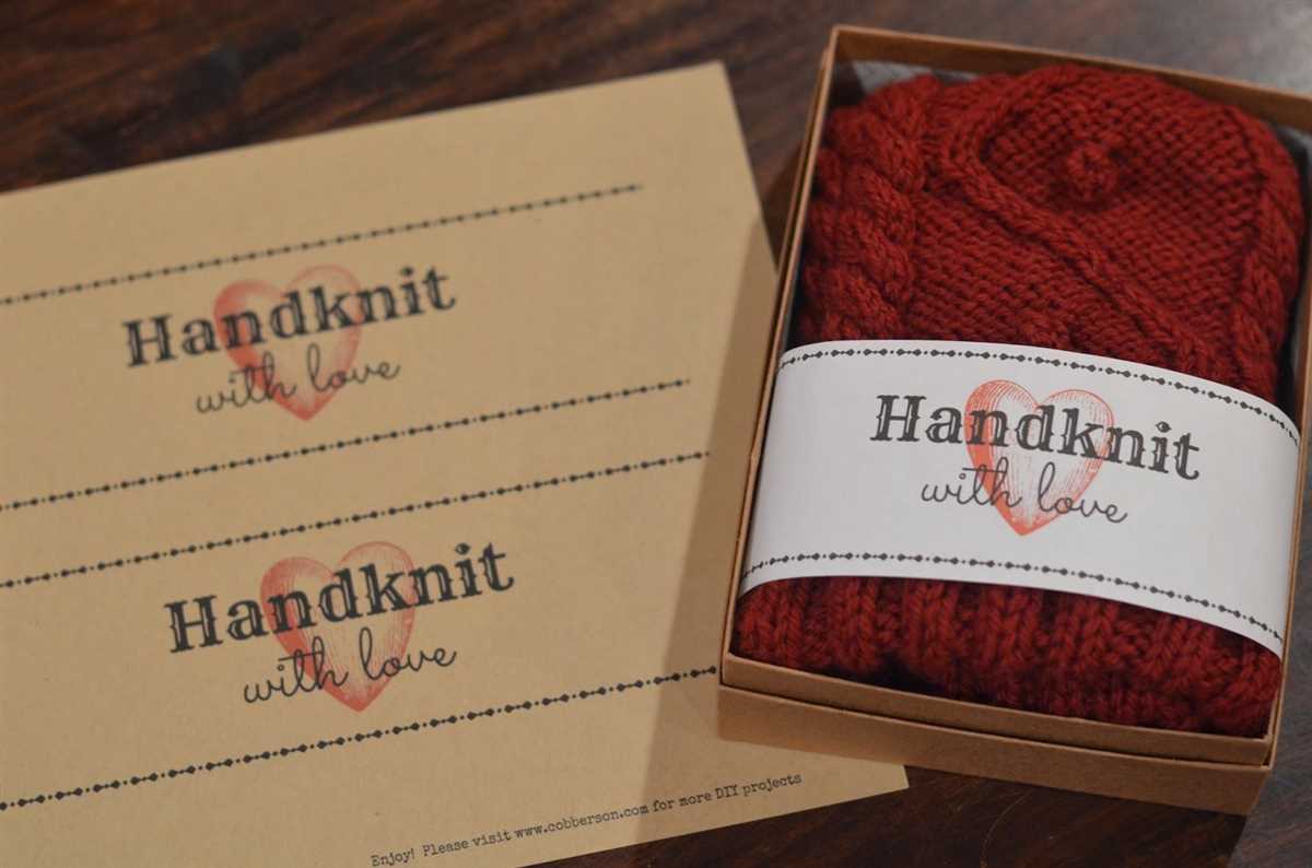 Knitted gift tag pattern