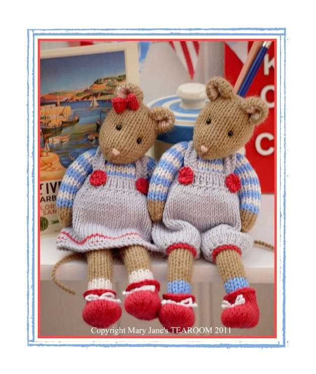 Knitted mice pattern