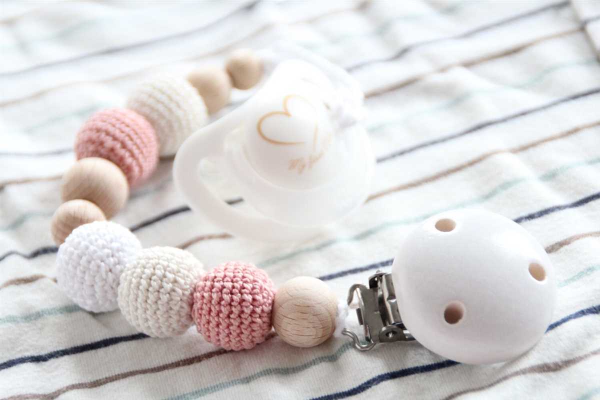 Knitted pacifier clip pattern