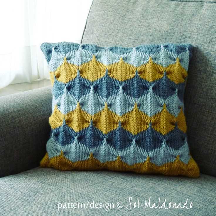 Knitted pillow pattern
