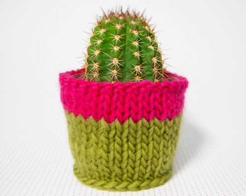 Knitted pot plant holders pattern