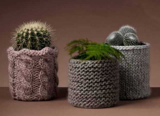 Knitted pot plant holders pattern