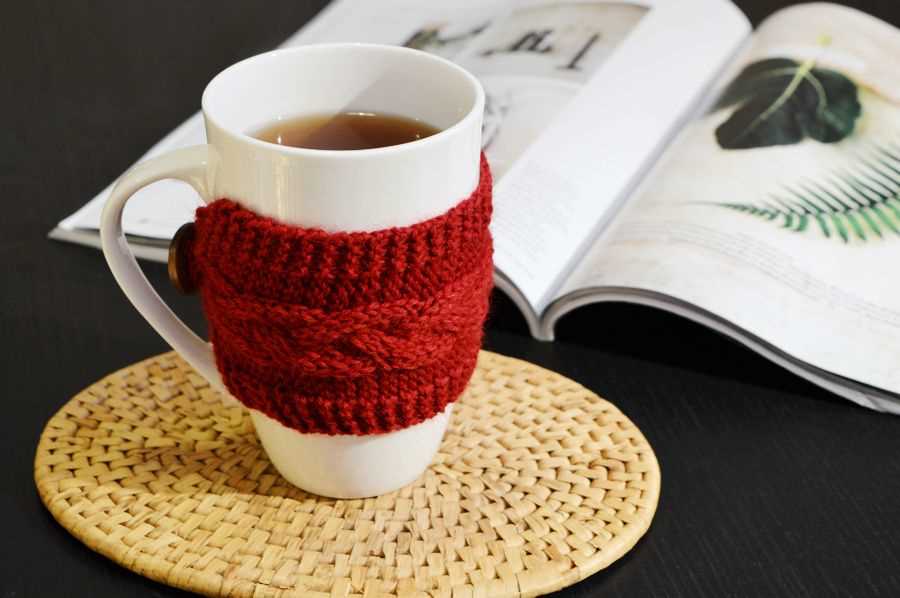 Knitted wine glass cozy pattern