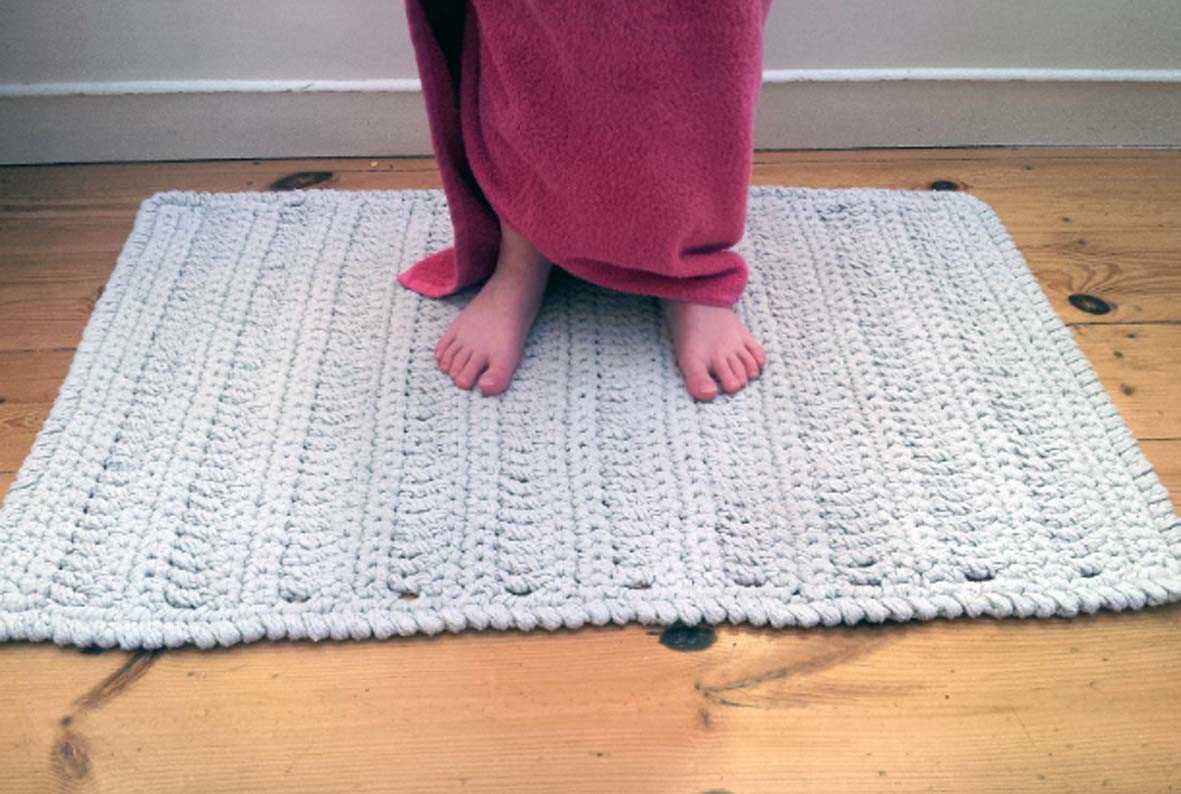 Knitted bath mat pattern