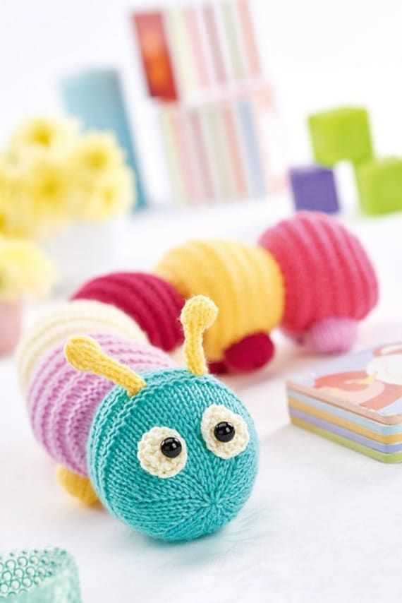 Knitted caterpillar pattern