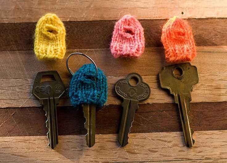 Knitted gift tag pattern