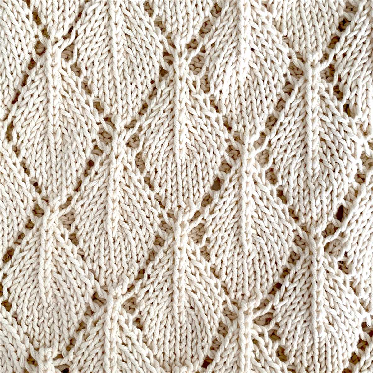 Knitted leaf pattern blanket