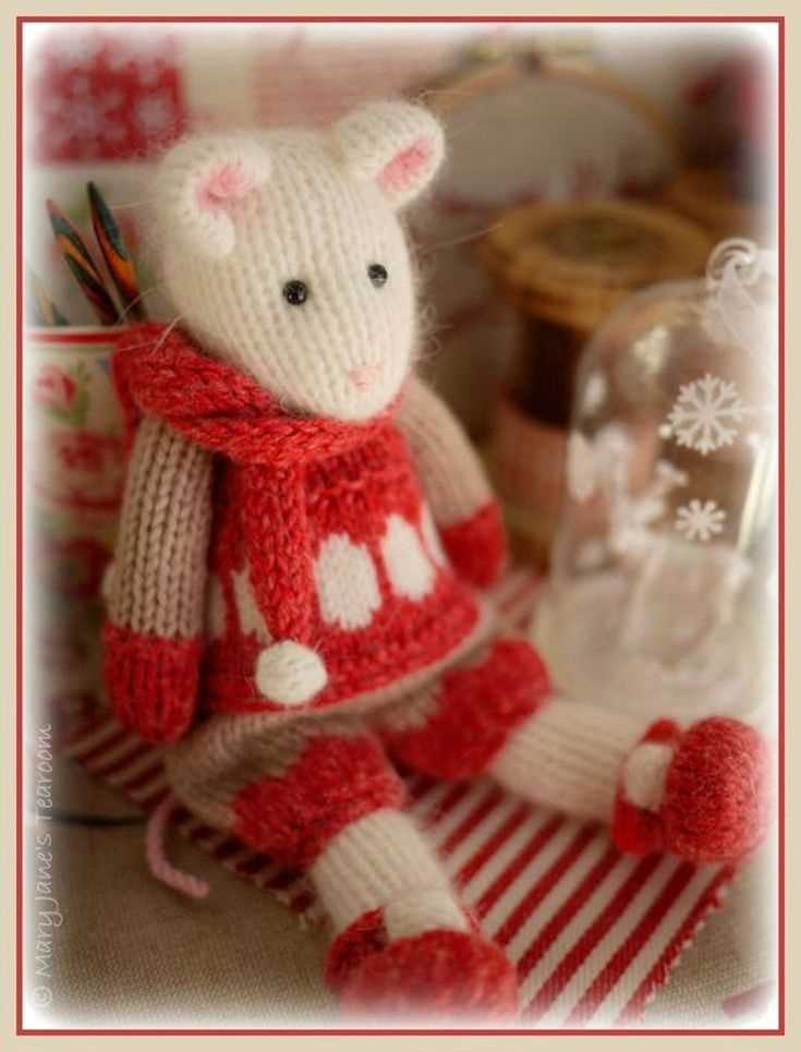 Knitted mice pattern