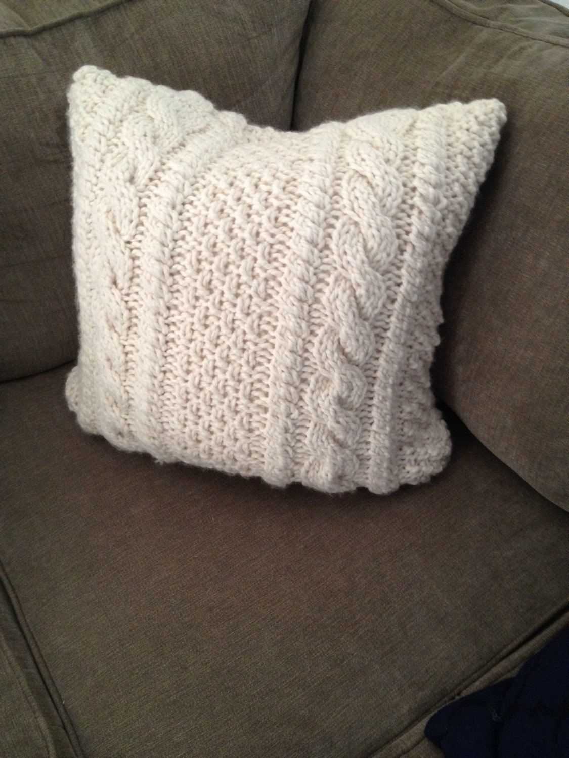 Knitted pillow pattern