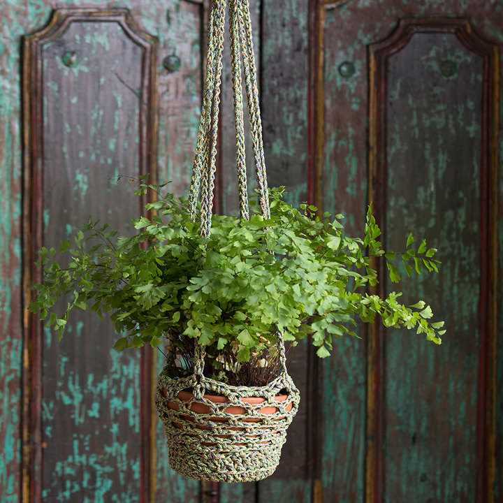 Knitted pot plant holders pattern