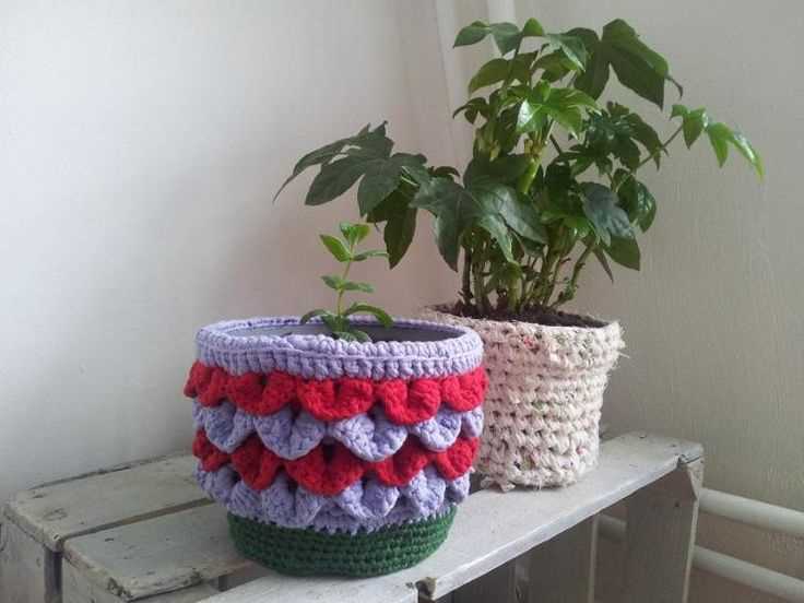 Knitted pot plant holders pattern