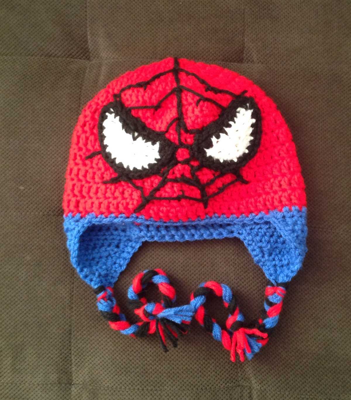 Knitted spiderman hat pattern