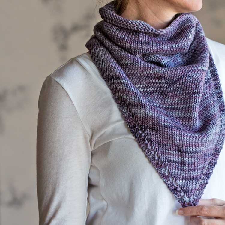 Knitted triangle head scarf pattern