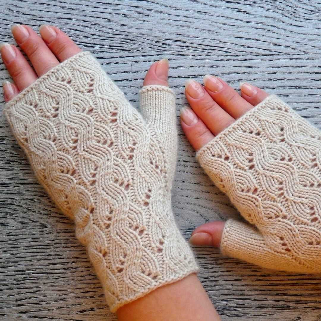 Knitting pattern fingerless mittens