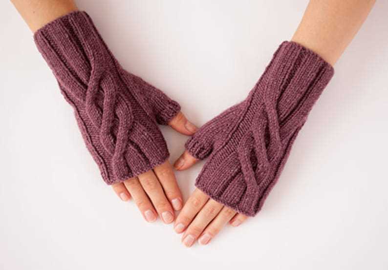 Knitting pattern fingerless mittens