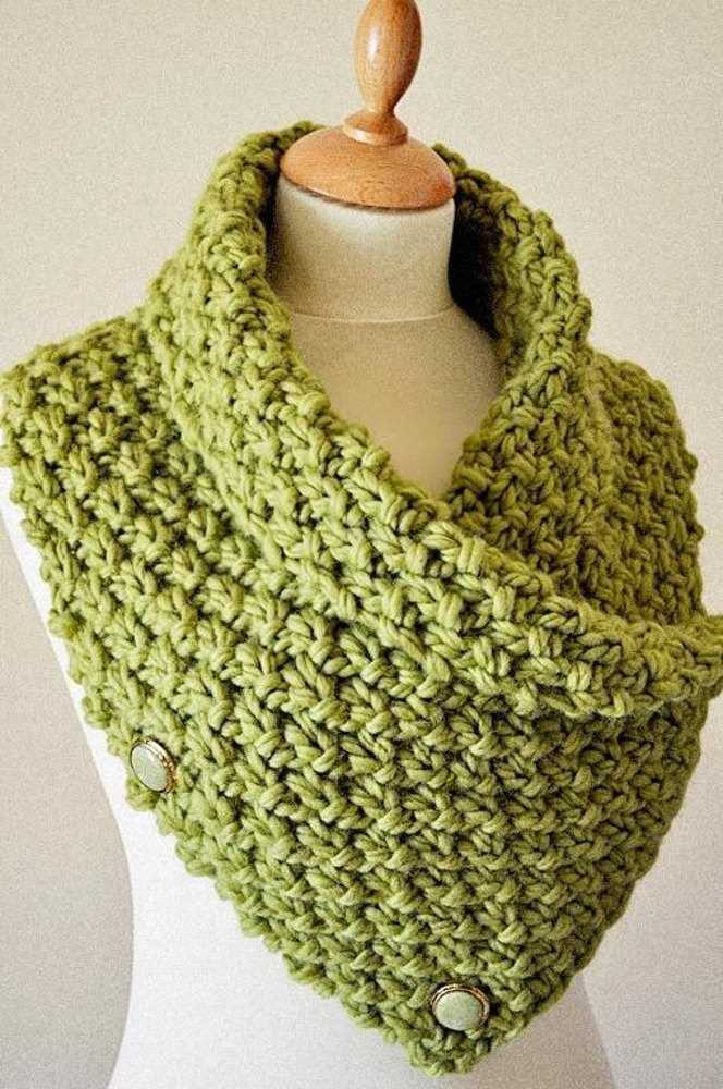 Knitting pattern for a cowl neck warmer