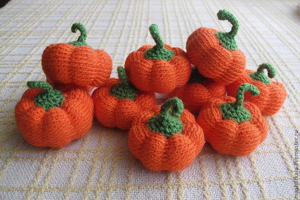 Knitting pattern for small pumpkins