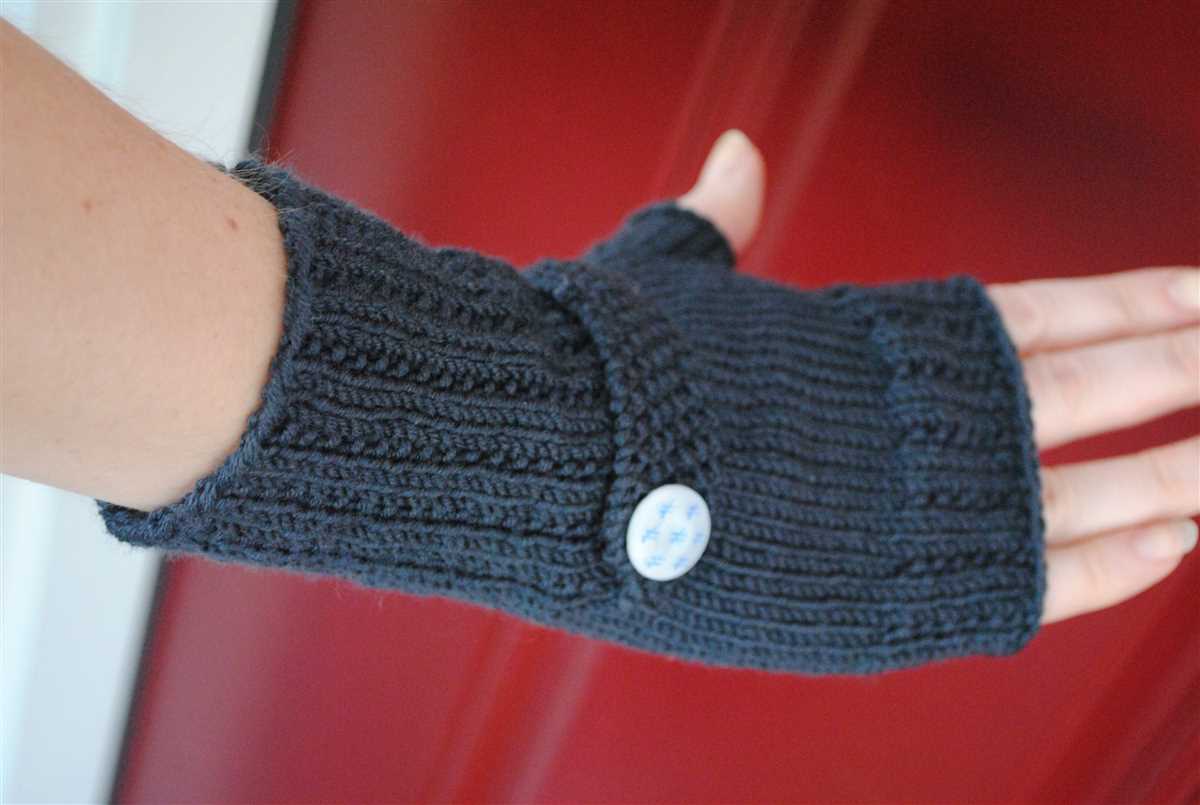Knitting pattern fingerless mittens
