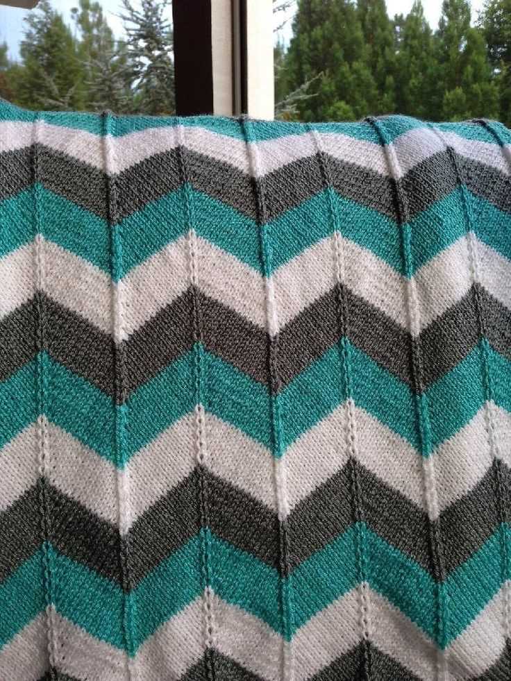 Knitting pattern for chevron blanket
