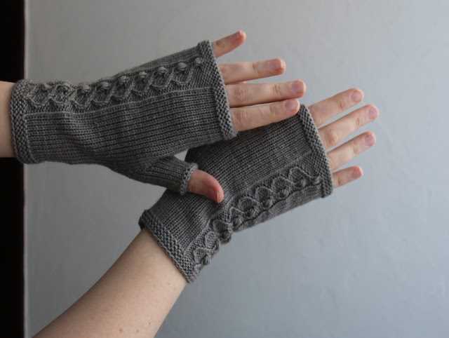 Easy gloves knitting pattern with only 2 needles Knitting pattern for gloves using 2 needles