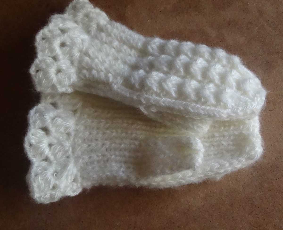 Knitting pattern for mittens on two needles