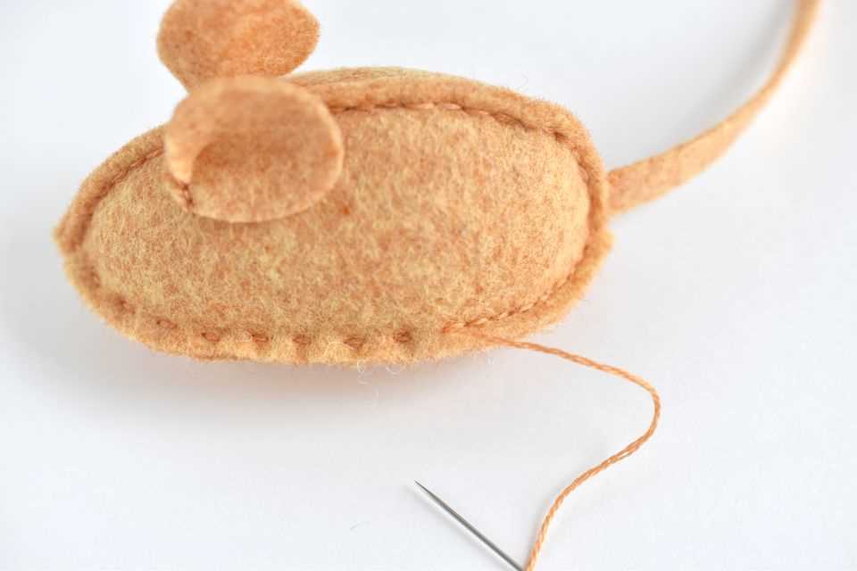 Knitting pattern mouse cat toy