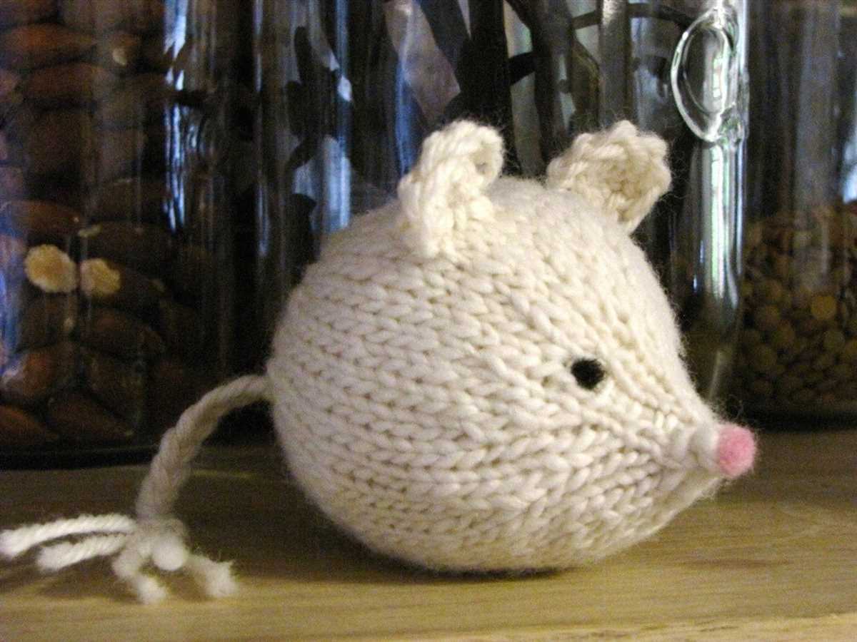 Knitting pattern mouse cat toy