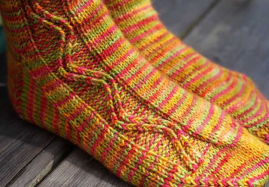 Unique Knitting Patterns for a Single Skein of Yarn Knitting patterns one skein