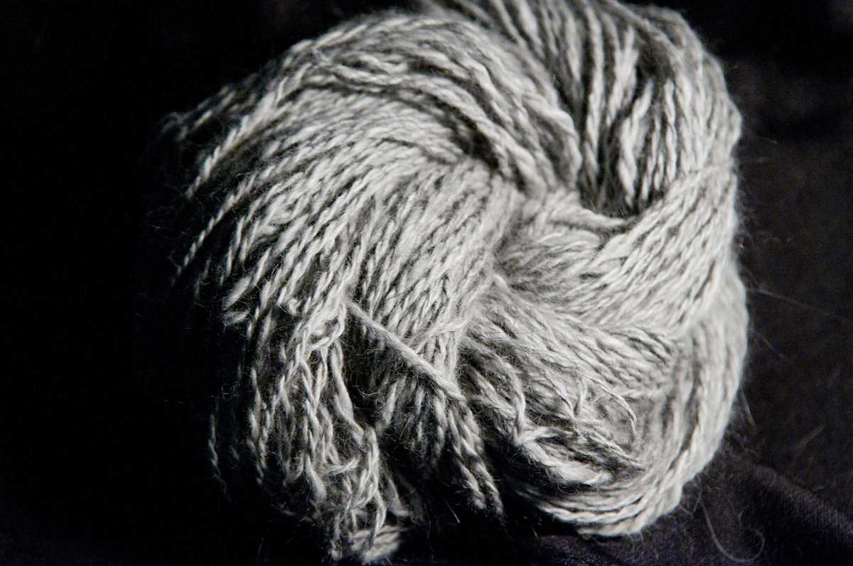 Knitting patterns using angora yarn