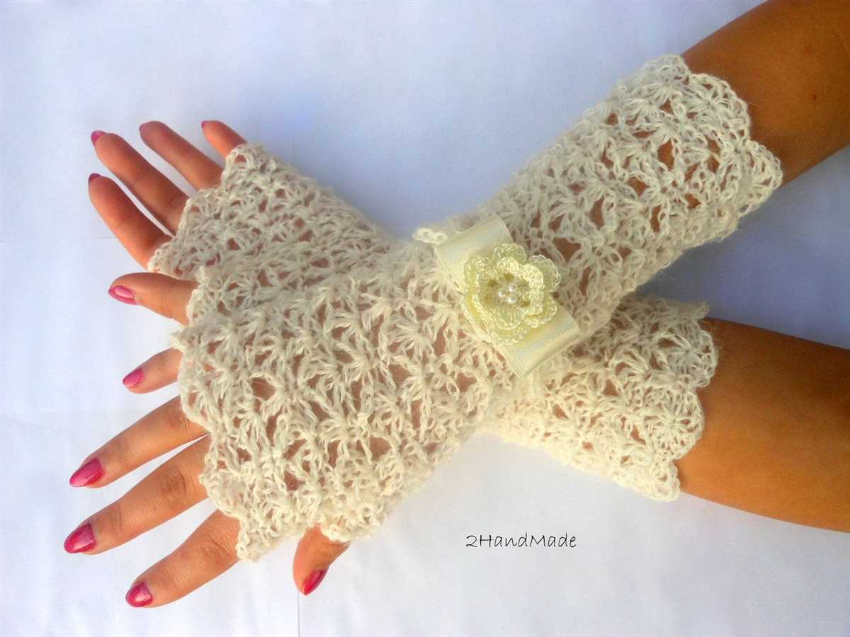 Lace fingerless gloves knitting pattern