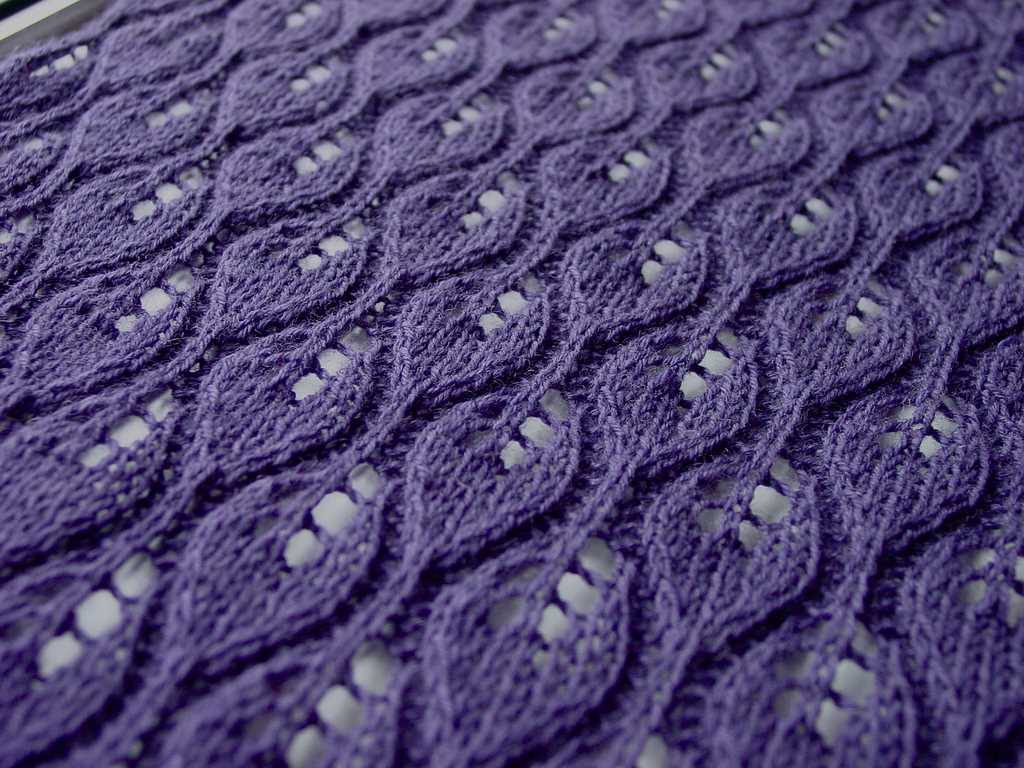 Lace panel knitting pattern