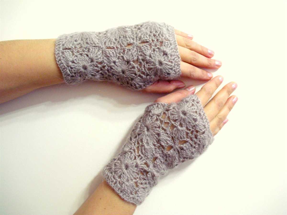 Create your own unique lace fingerless gloves with this knitting pattern Lace fingerless gloves knitting pattern