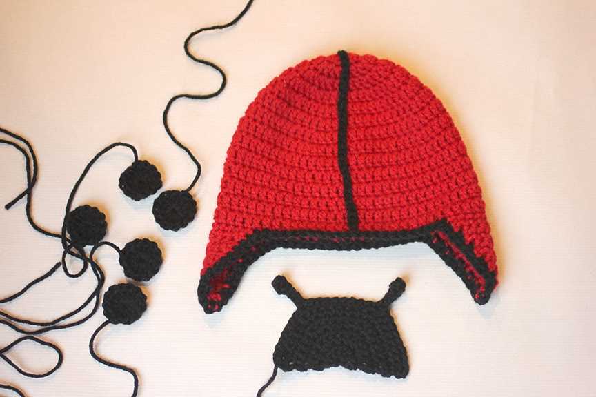 Ladybug hat knitting pattern