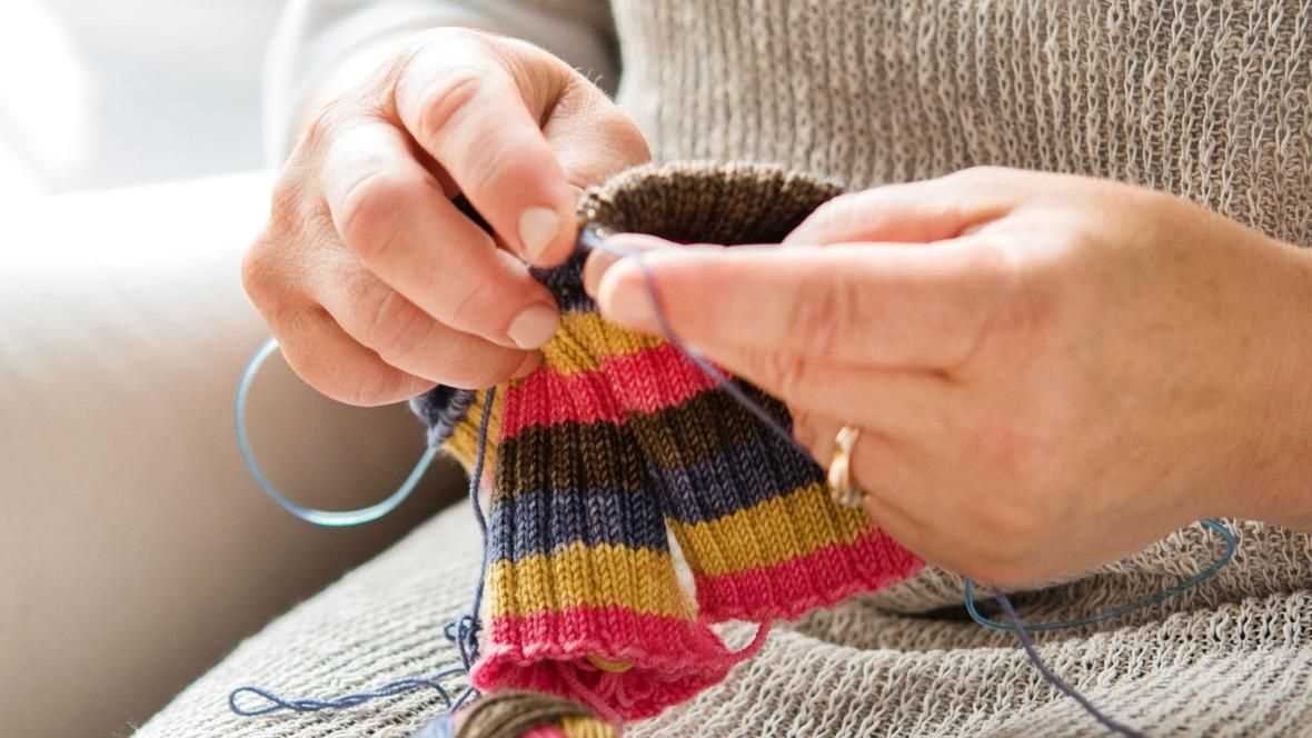Loopy knitting pattern
