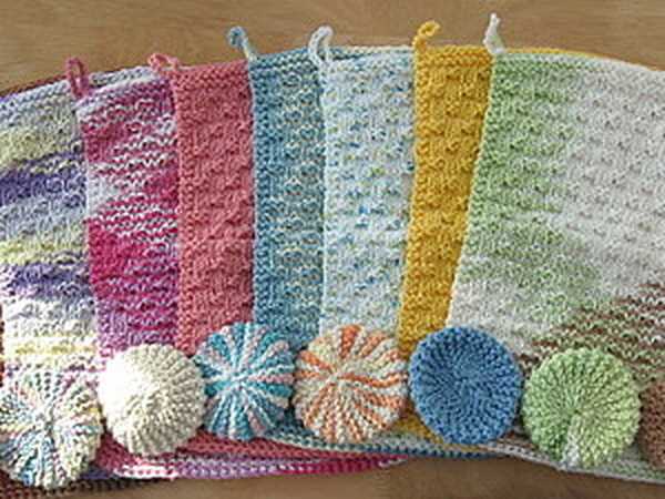 Loopy knitting pattern