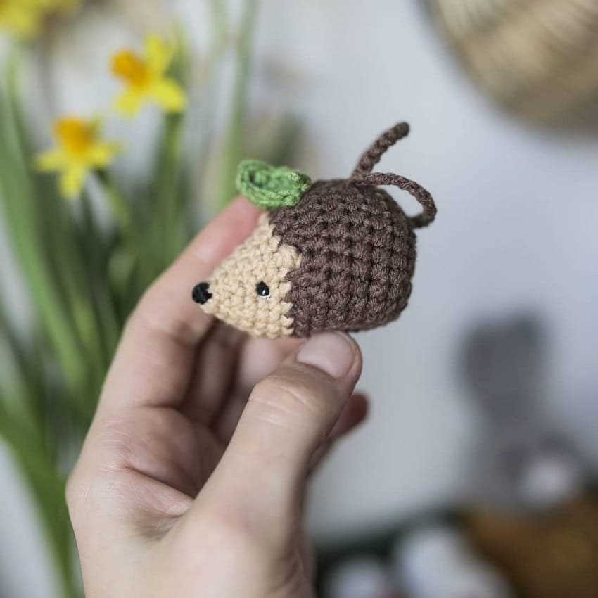 Mini hedgehog knitting pattern