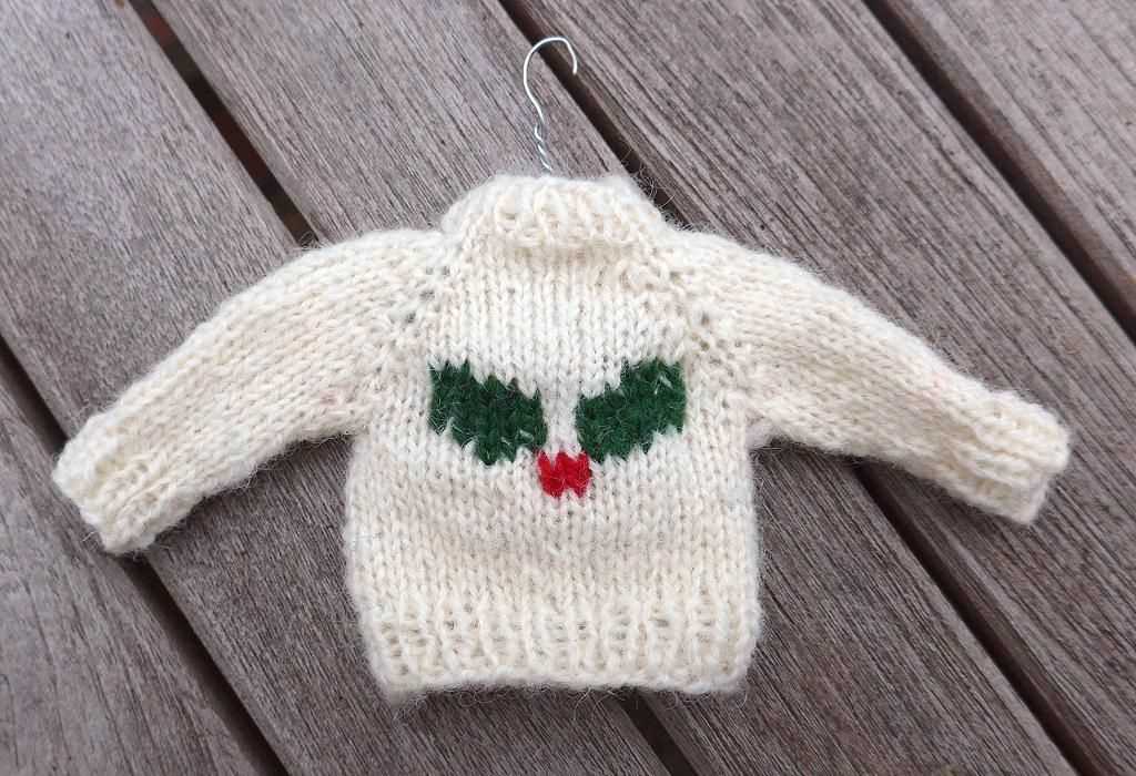 Mini sweater ornament knitting pattern